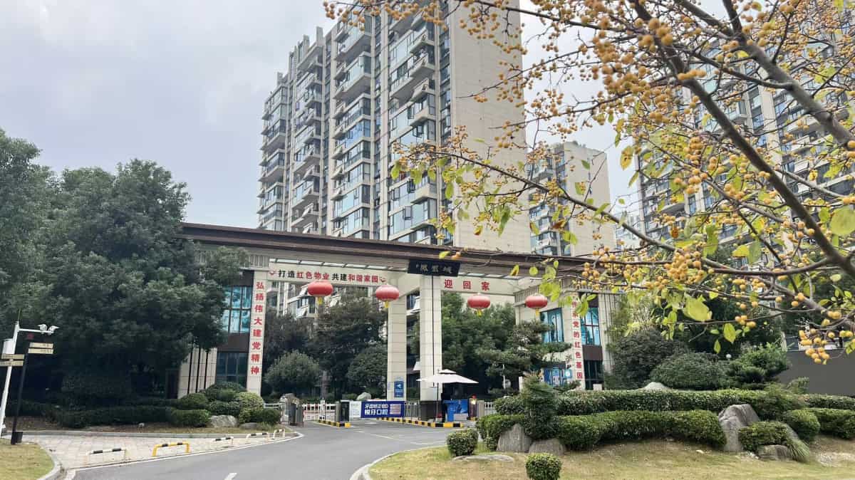 六安小区外立面实拍,同小区不同楼栋楼层价格差异